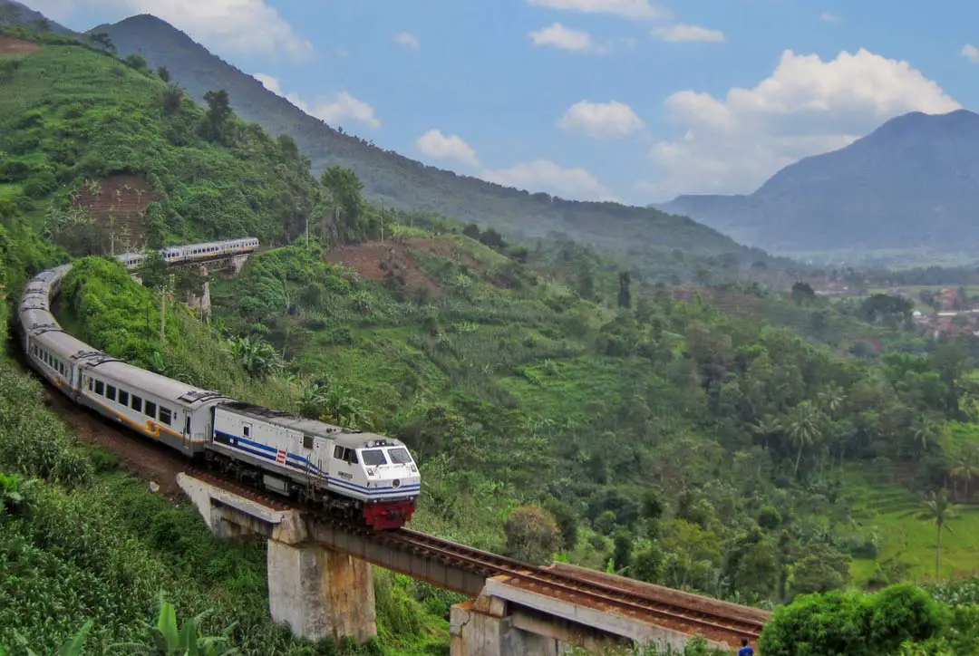 Parahyangan-Zugstrecke auf Java Indonesien