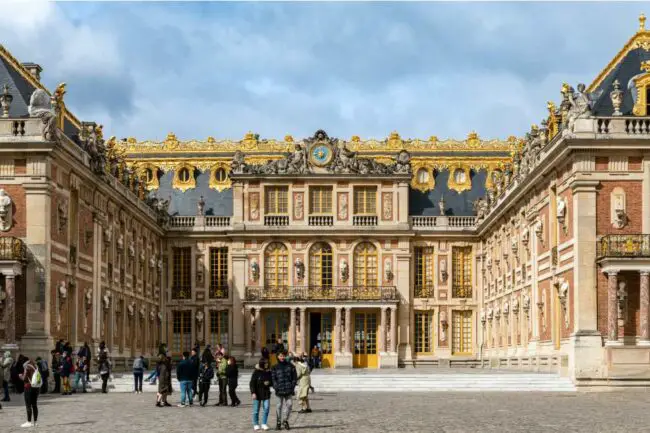 Blick auf das Schloss Versailles in Paris