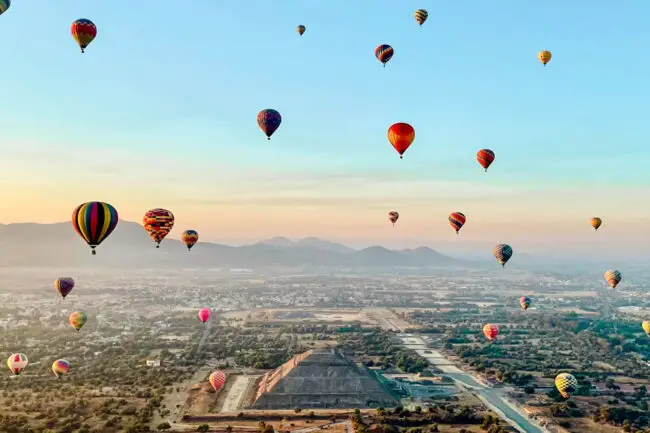 Mexiko Teotihuacan Heißluftballons