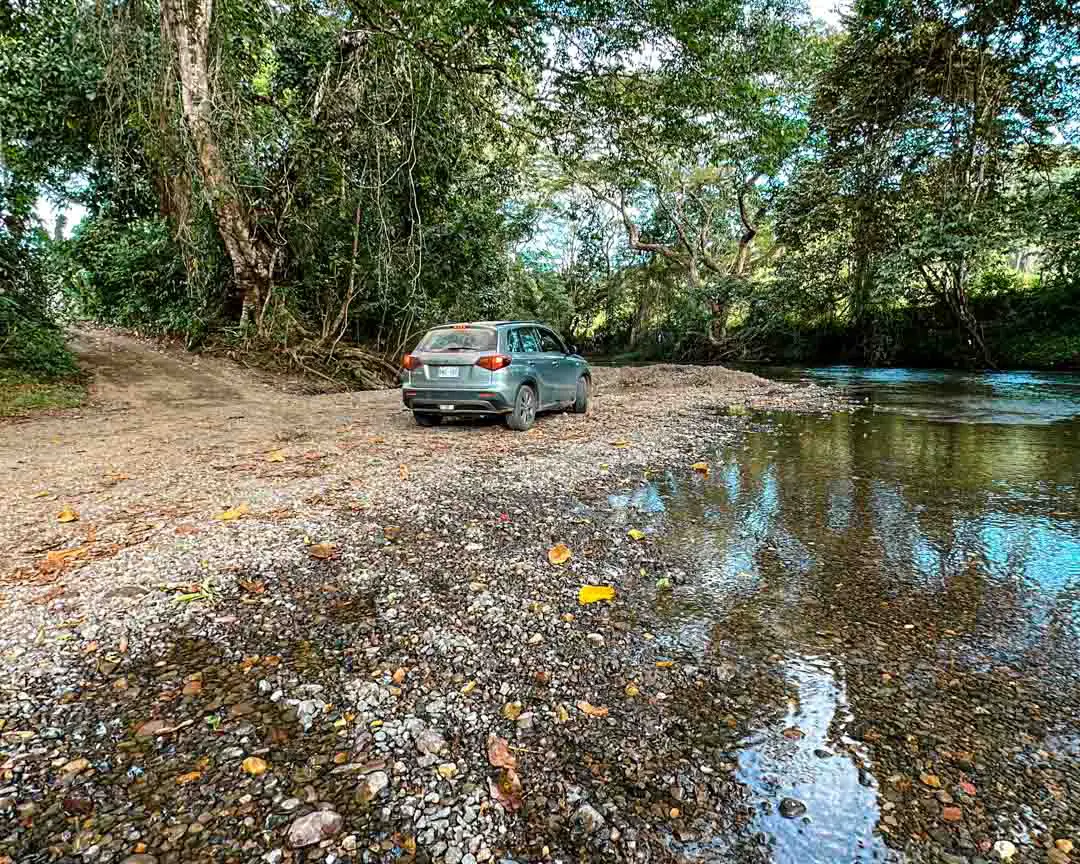 Navi hat uns falsch geleitet, diese Flussüberquerung haben wir uns in Costa Rica mit dem Mietwagen nicht getraut