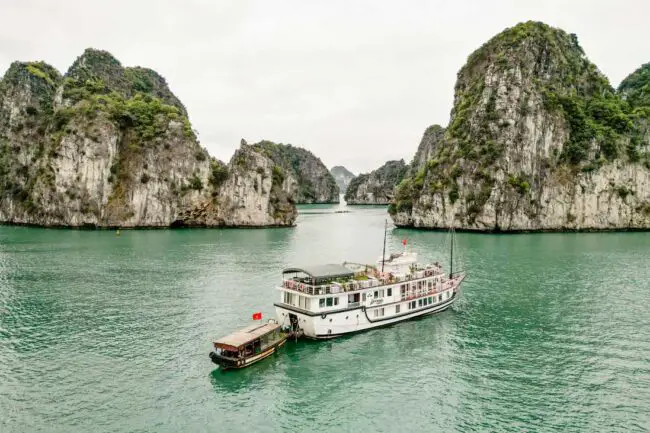 Halong Bucht Alternative in Vietnam: Kreuzfahrt in der Bai Tu Long Bay