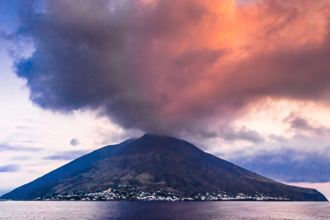 Stromboli Insel in Italien bei einer Tour besuchen