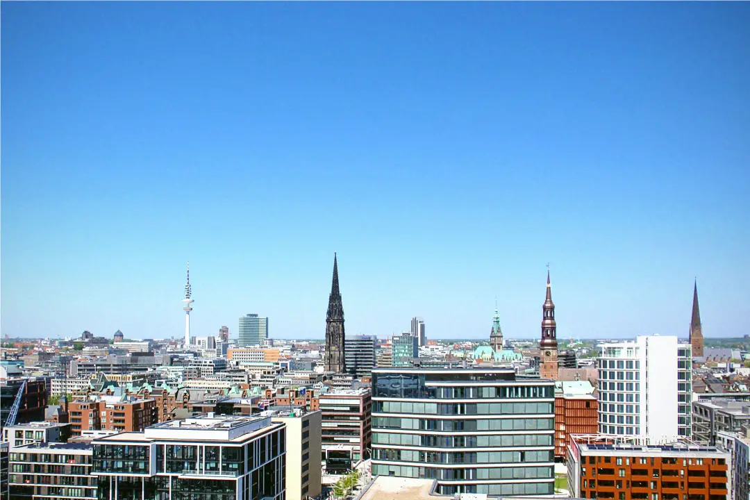 Dächer von Hamburg mit Blick auf das Rathaus