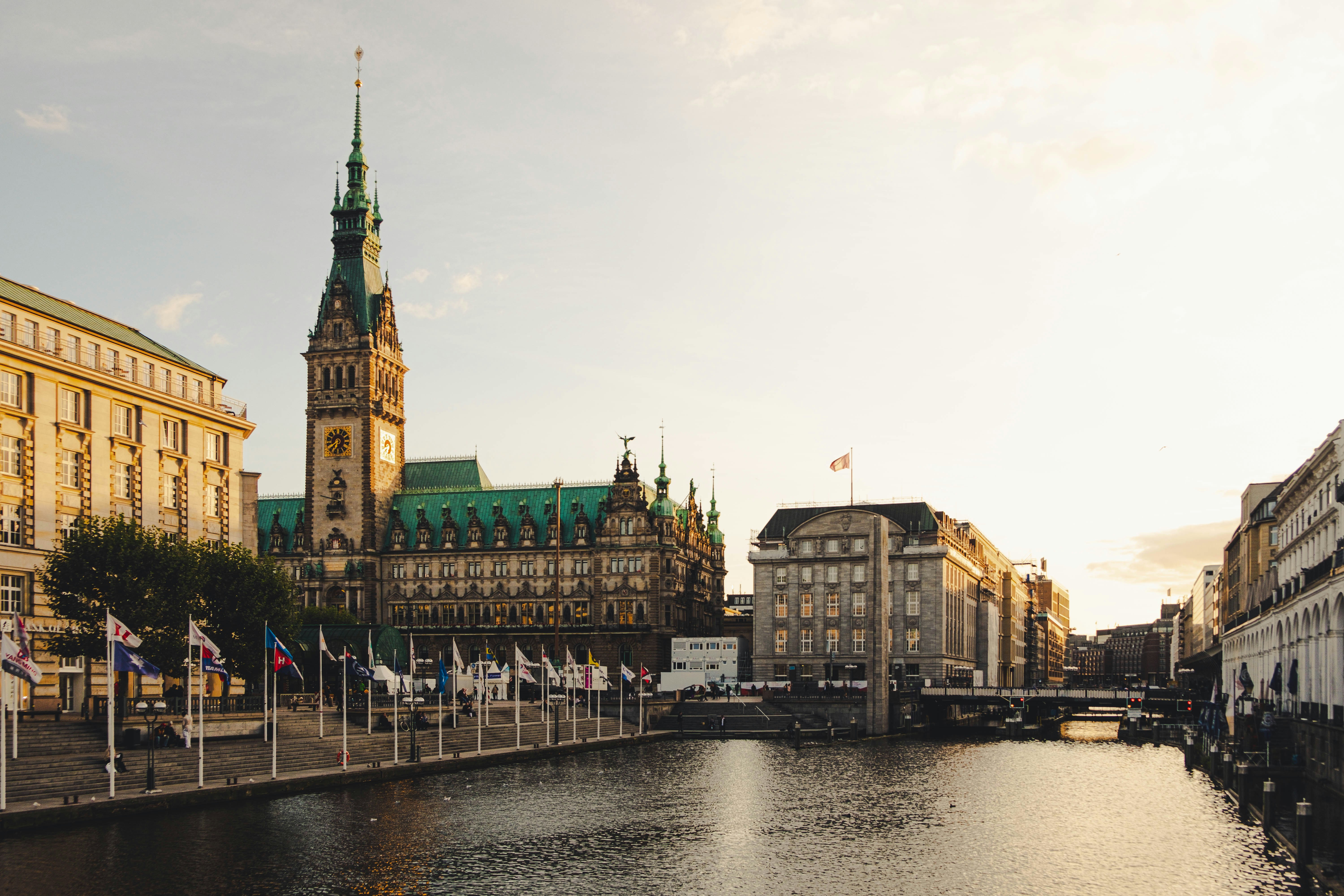 Blick aufs Rathaus und die Alster, Hamburg