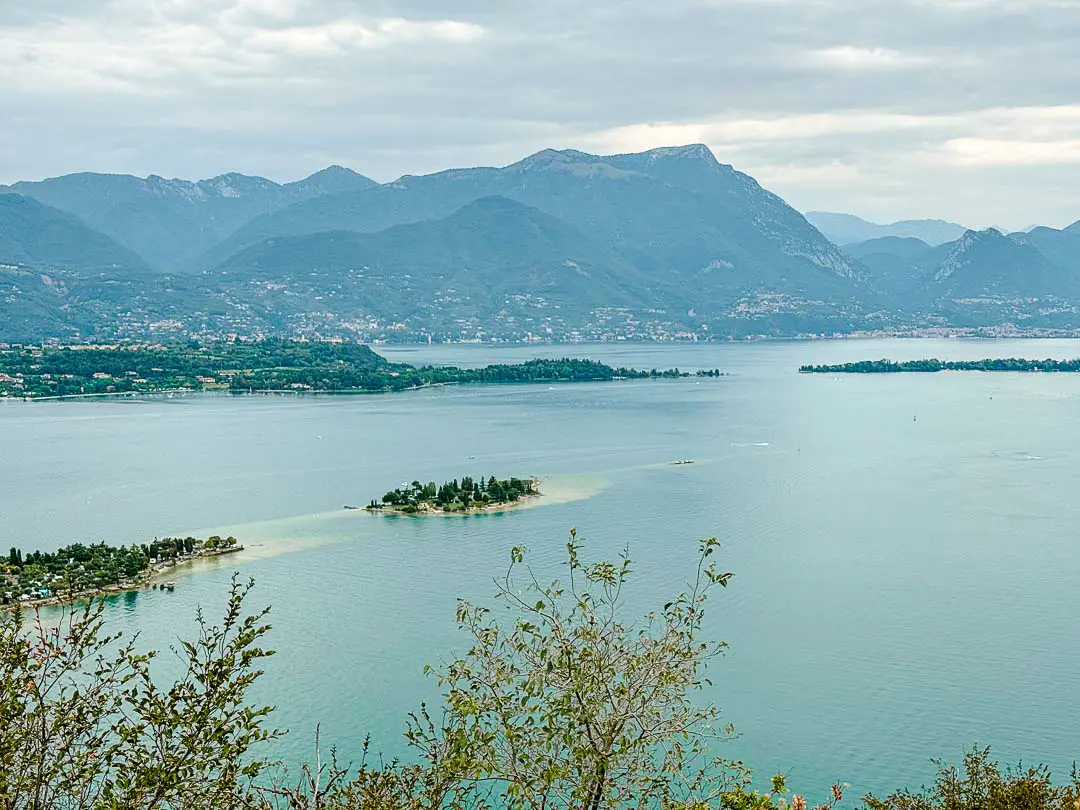 Isola del Garda Insel vom Punto Sasso aus