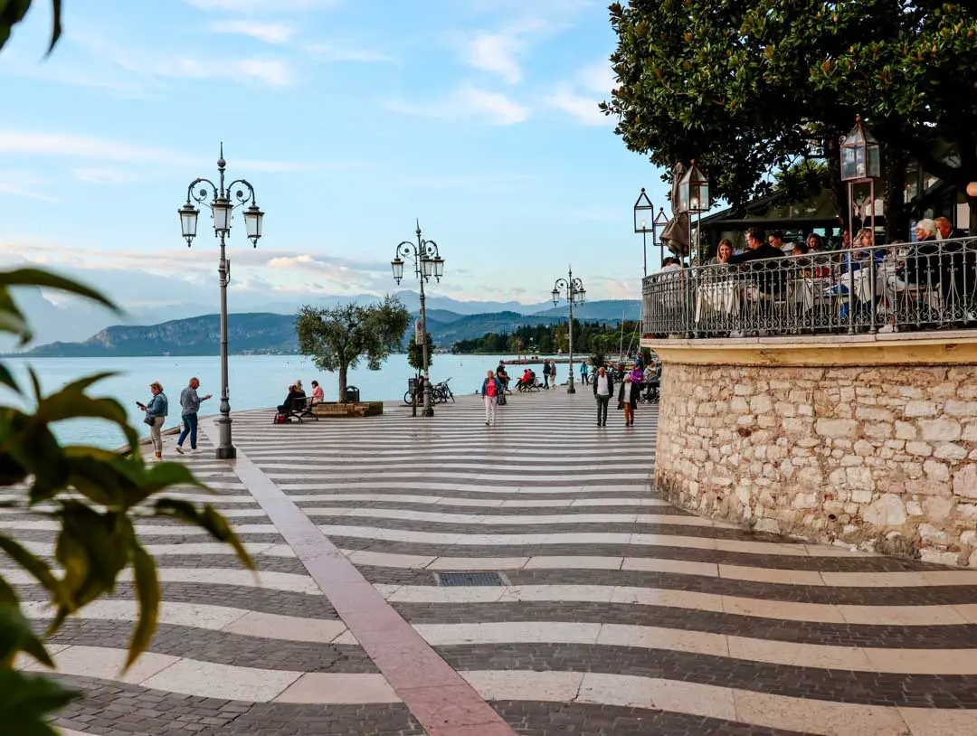 Uferpromenade bei Lazise am Gardasee